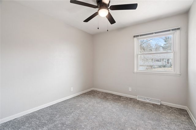 645 40th St SE, Cedar Rapids, IA 52403