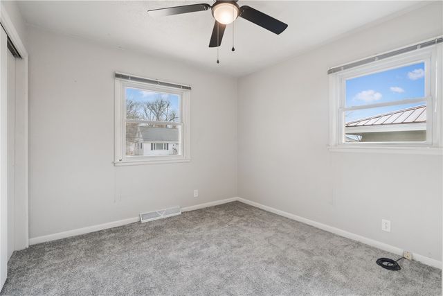 645 40th St SE, Cedar Rapids, IA 52403