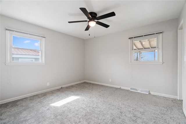 645 40th St SE, Cedar Rapids, IA 52403