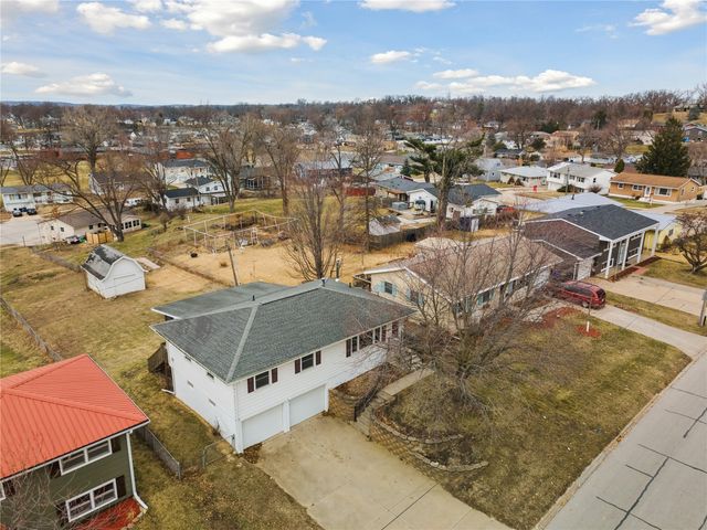 645 40th St SE, Cedar Rapids, IA 52403