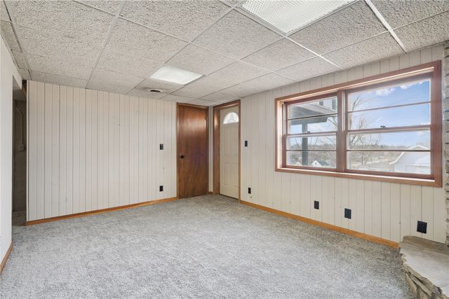 645 40th St SE, Cedar Rapids, IA 52403