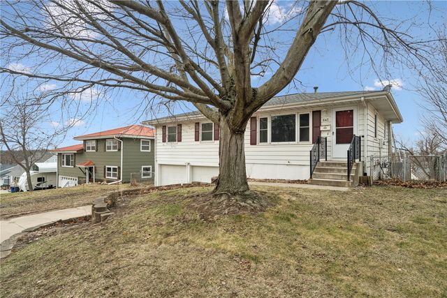 645 40th St SE, Cedar Rapids, IA 52403