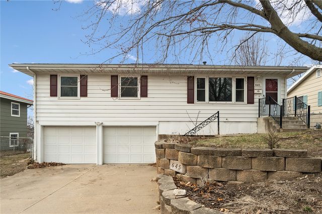 645 40th St SE, Cedar Rapids, IA 52403