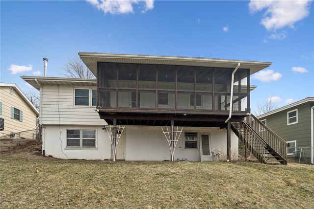 645 40th St SE, Cedar Rapids, IA 52403