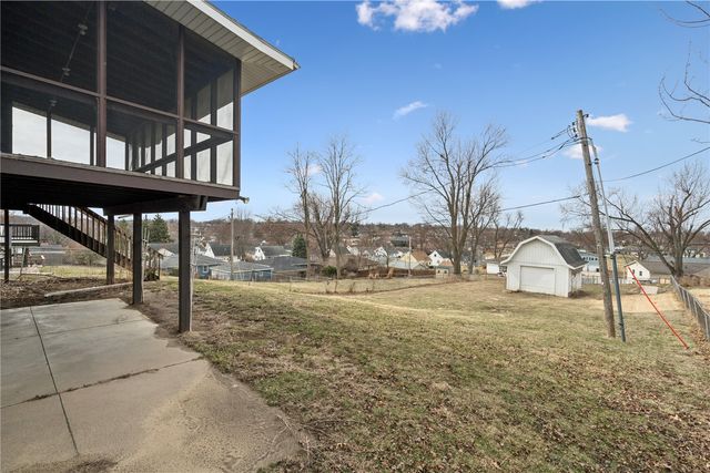 645 40th St SE, Cedar Rapids, IA 52403