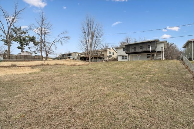 645 40th St SE, Cedar Rapids, IA 52403