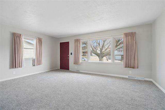 645 40th St SE, Cedar Rapids, IA 52403