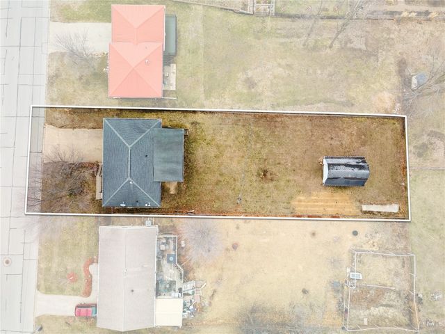 645 40th St SE, Cedar Rapids, IA 52403