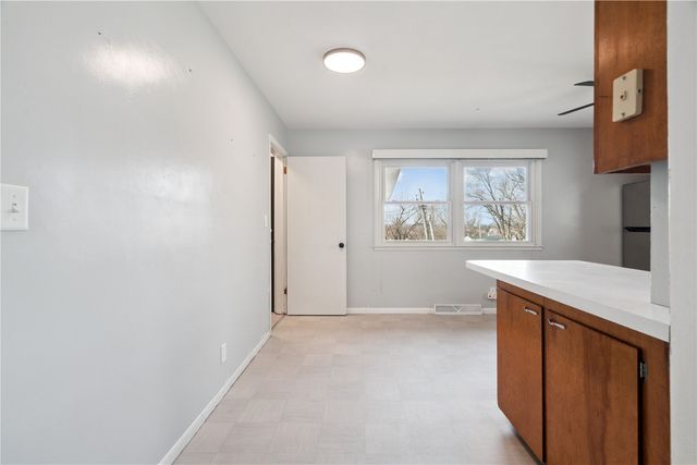 645 40th St SE, Cedar Rapids, IA 52403