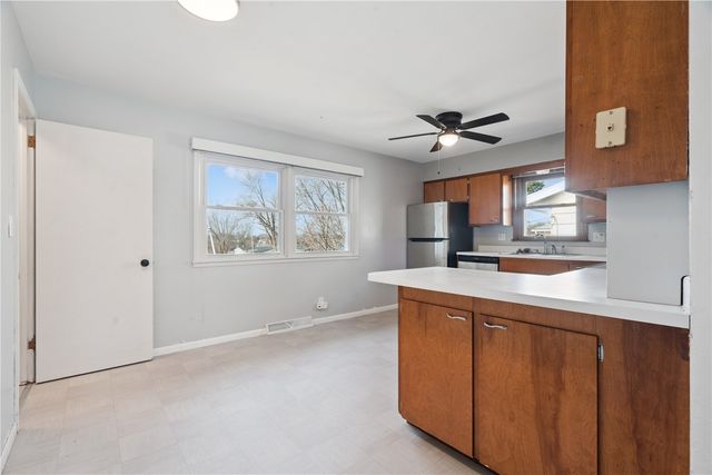 645 40th St SE, Cedar Rapids, IA 52403