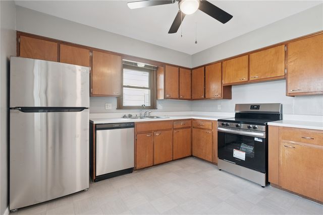 645 40th St SE, Cedar Rapids, IA 52403