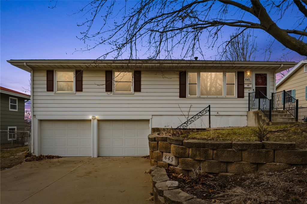 645 40th St SE, Cedar Rapids, IA 52403