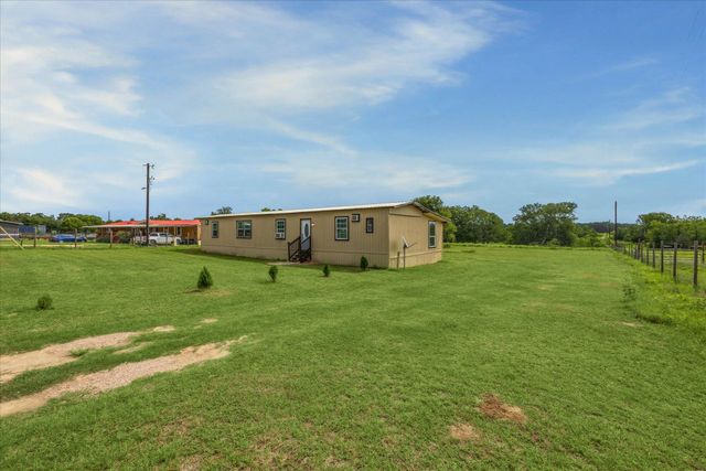359 Dale Oaks LN, Dale, TX 78616