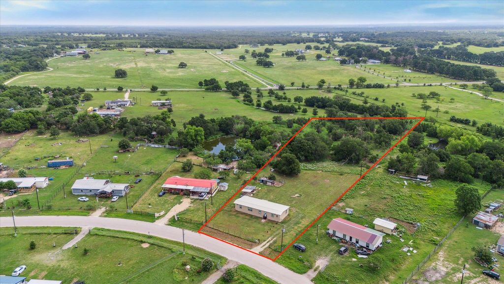 359 Dale Oaks LN, Dale, TX 78616