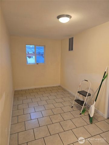 1205 Cedar Street, Raymond, WA 98577