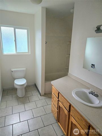 1205 Cedar Street, Raymond, WA 98577