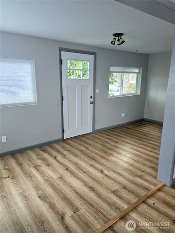 1205 Cedar Street, Raymond, WA 98577