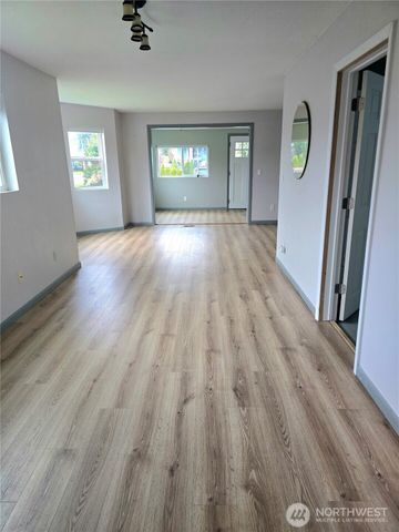 1205 Cedar Street, Raymond, WA 98577