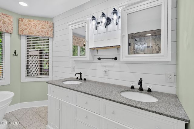 9125 Garden Road, Maumee, OH 43537