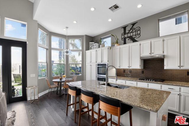 5018 S Chariton Avenue, Los Angeles, CA 90056