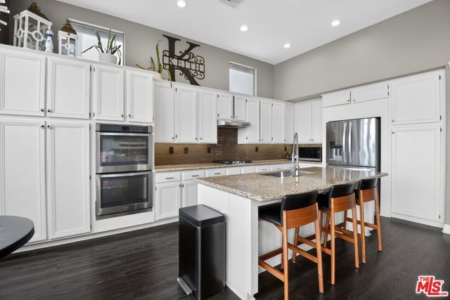 5018 S Chariton Avenue, Los Angeles, CA 90056