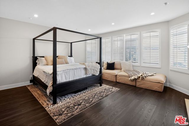 5018 S Chariton Avenue, Los Angeles, CA 90056