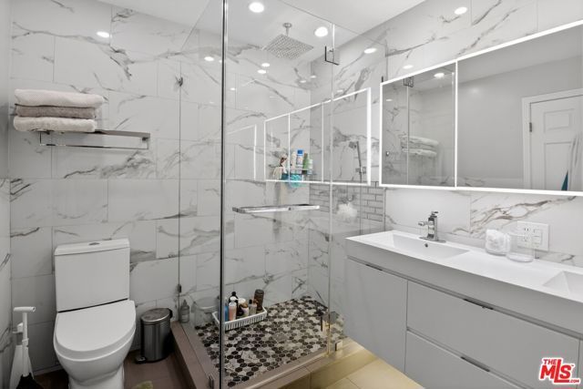 5018 S Chariton Avenue, Los Angeles, CA 90056
