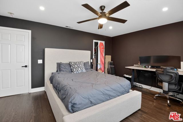 5018 S Chariton Avenue, Los Angeles, CA 90056