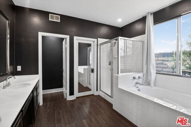 5018 S Chariton Avenue, Los Angeles, CA 90056