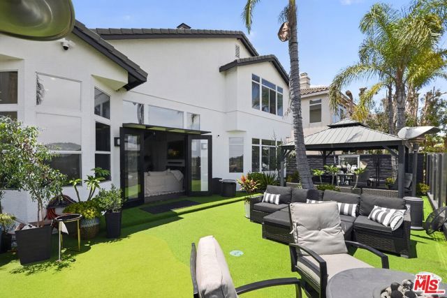 5018 S Chariton Avenue, Los Angeles, CA 90056