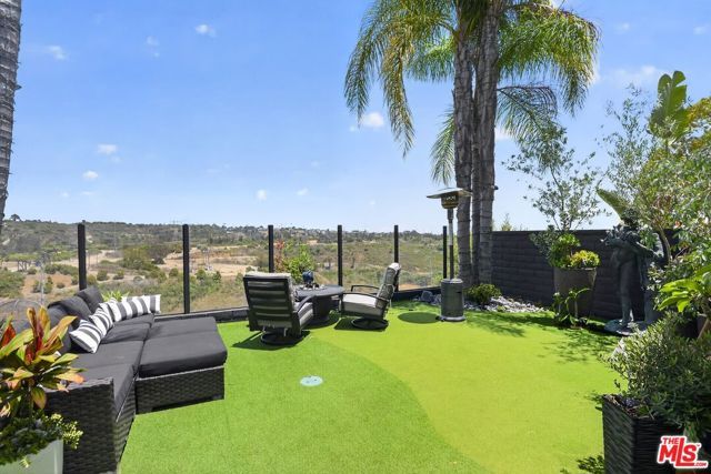 5018 S Chariton Avenue, Los Angeles, CA 90056