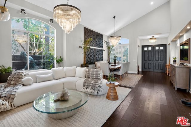 5018 S Chariton Avenue, Los Angeles, CA 90056