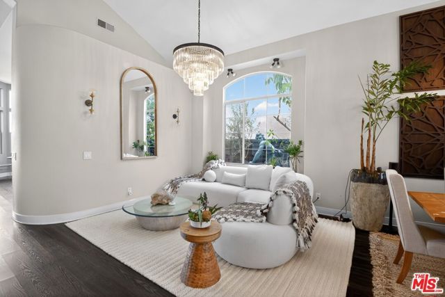 5018 S Chariton Avenue, Los Angeles, CA 90056