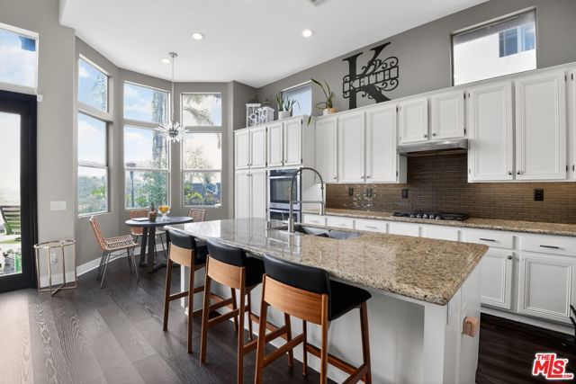 5018 S Chariton Avenue, Los Angeles, CA 90056