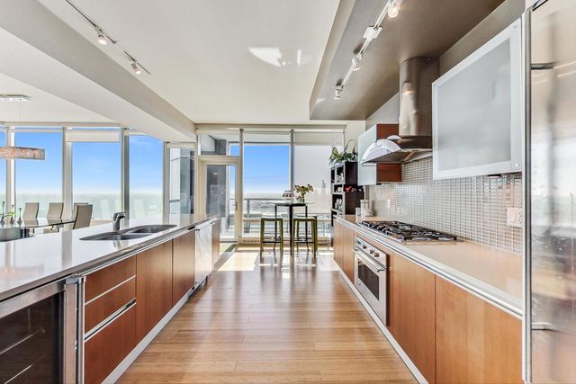 340 E Randolph Street 4901, Chicago, IL 60601