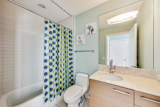 340 E Randolph Street 4901, Chicago, IL 60601