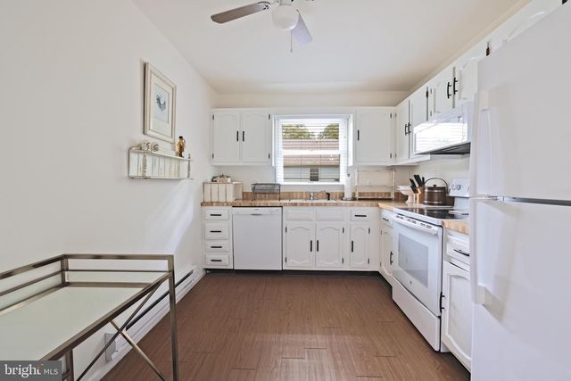 14-A MAGNOLIA RD, Manahawkin, NJ 08050