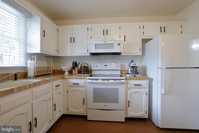 14-A MAGNOLIA RD, Manahawkin, NJ 08050