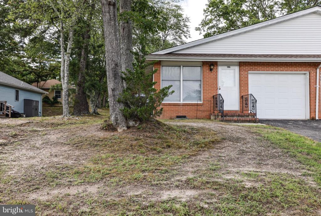 14-A MAGNOLIA RD, Manahawkin, NJ 08050