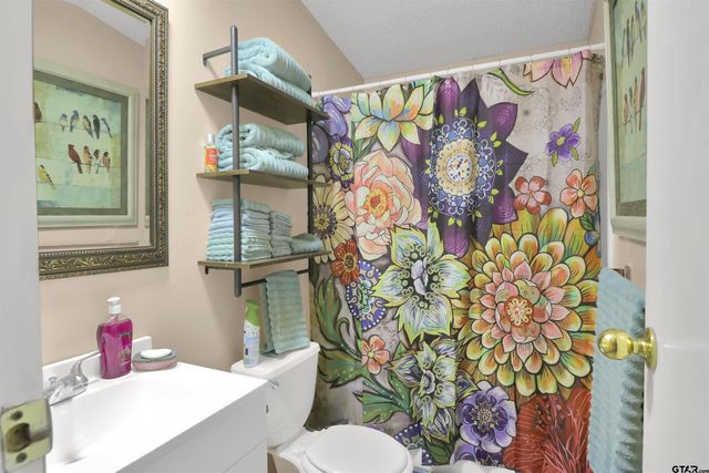 602 N Commerce, Overton, TX 75684
