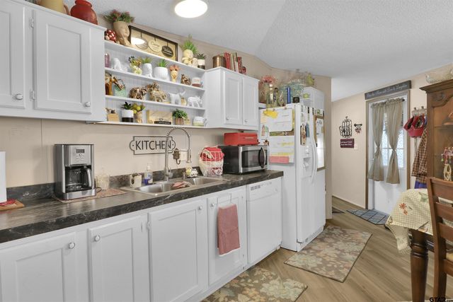 602 N Commerce, Overton, TX 75684
