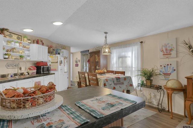 602 N Commerce, Overton, TX 75684