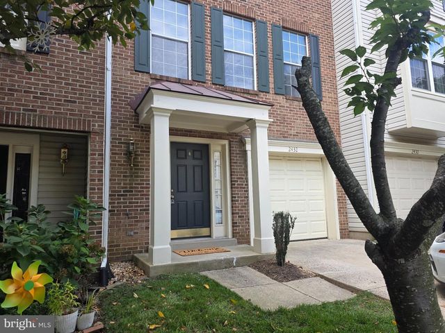 2432 CLOVER FIELD CIR, Herndon, VA 20171