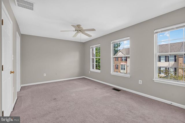 2432 CLOVER FIELD CIR, Herndon, VA 20171