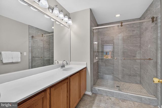 2432 CLOVER FIELD CIR, Herndon, VA 20171