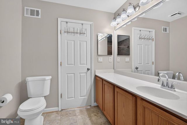 2432 CLOVER FIELD CIR, Herndon, VA 20171