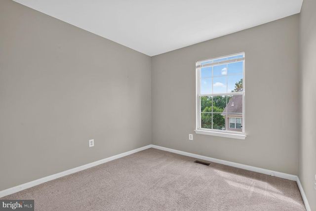 2432 CLOVER FIELD CIR, Herndon, VA 20171