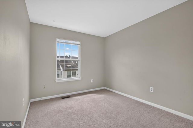 2432 CLOVER FIELD CIR, Herndon, VA 20171
