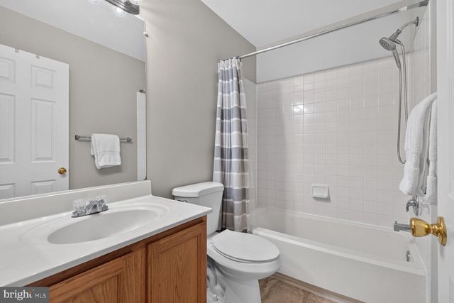2432 CLOVER FIELD CIR, Herndon, VA 20171