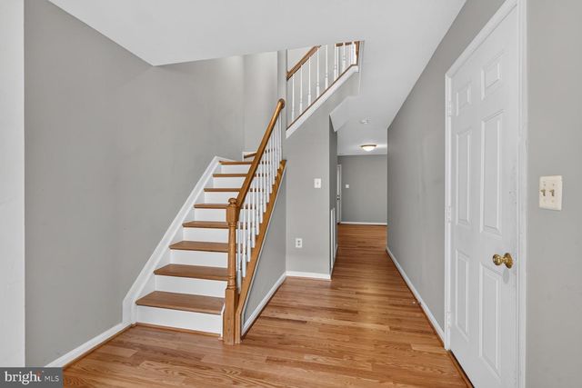2432 CLOVER FIELD CIR, Herndon, VA 20171